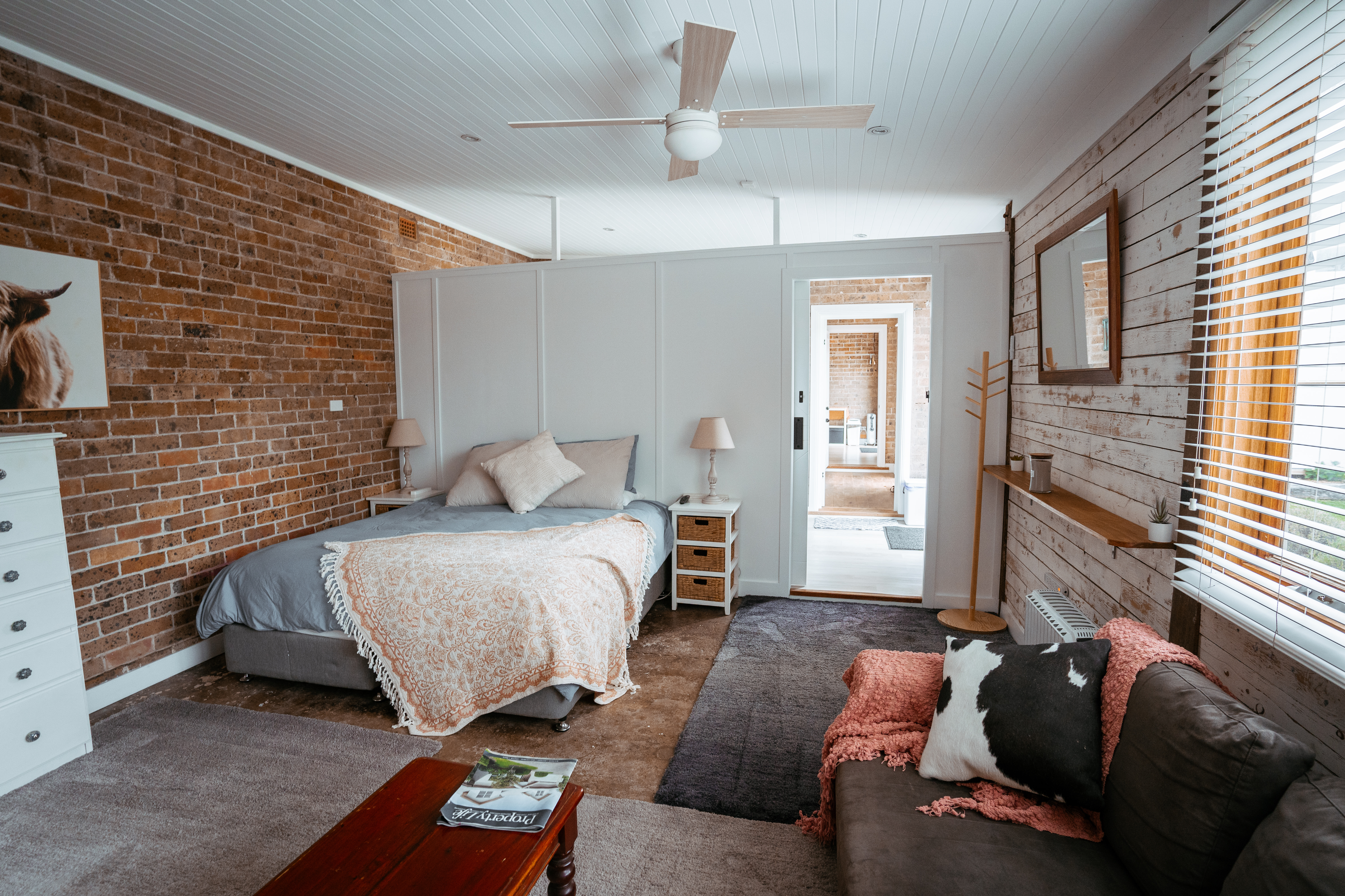 Main Bedroom & Lounge